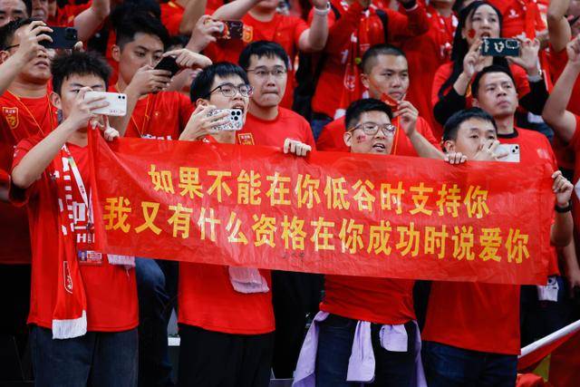 名记：若湖人能说明休赛期如何运作 詹姆斯本愿意降薪 但球队没有